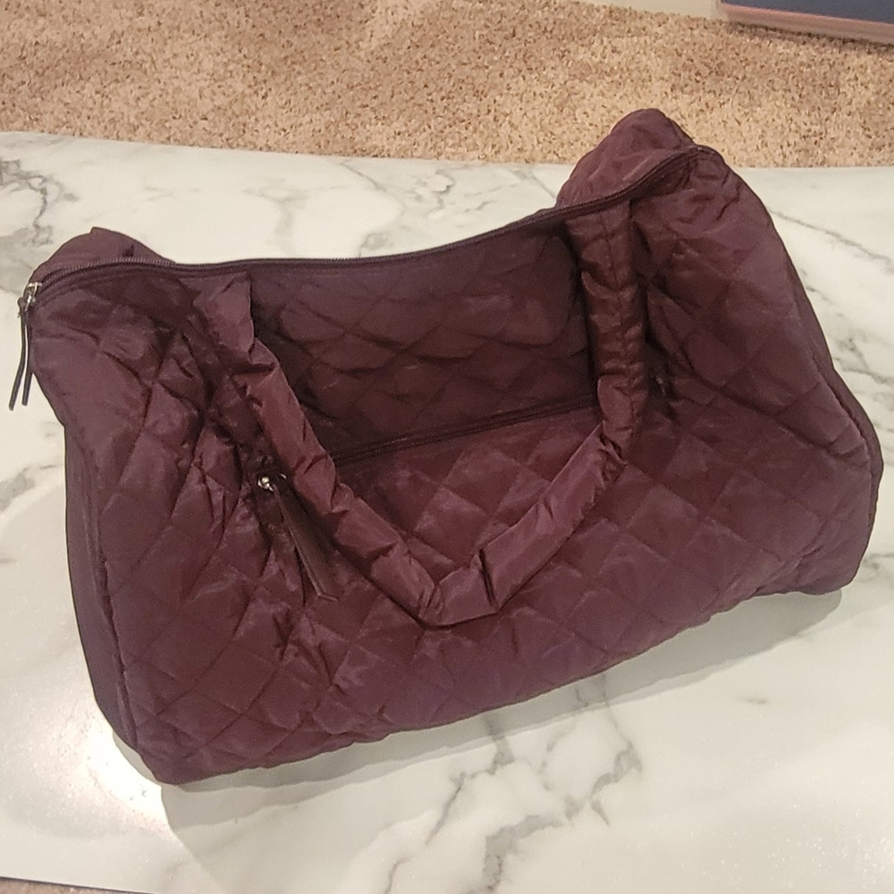 NEW - DSW Exclusives Puffy Weekender Quilted Burgundy Tote Bag